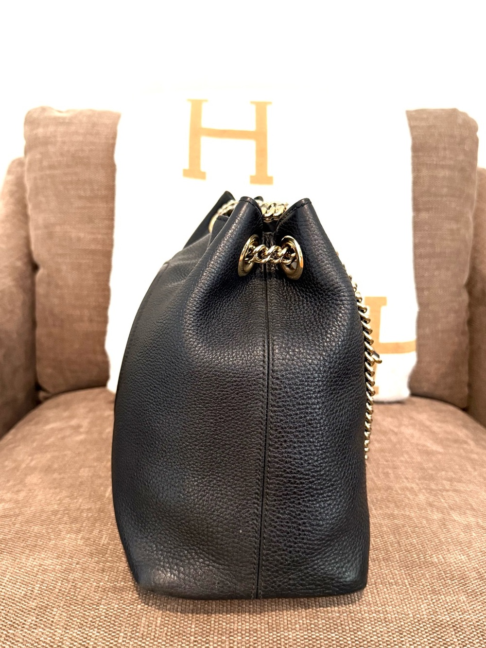 Authentic Gucci Soho shoulder bag black leather gold chain straps medium w box - Picture 8 of 16